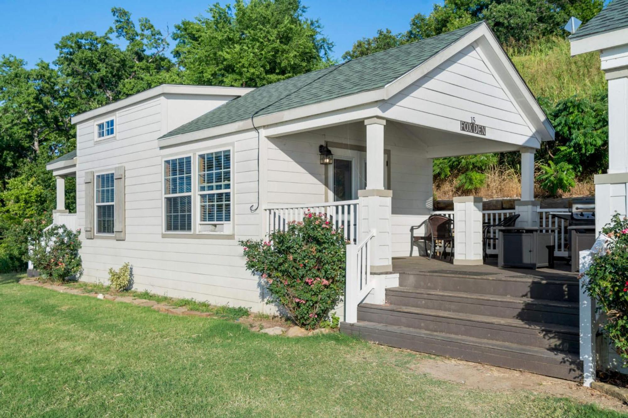 Crosstimbers Marina And Cottages Sperry Extérieur photo