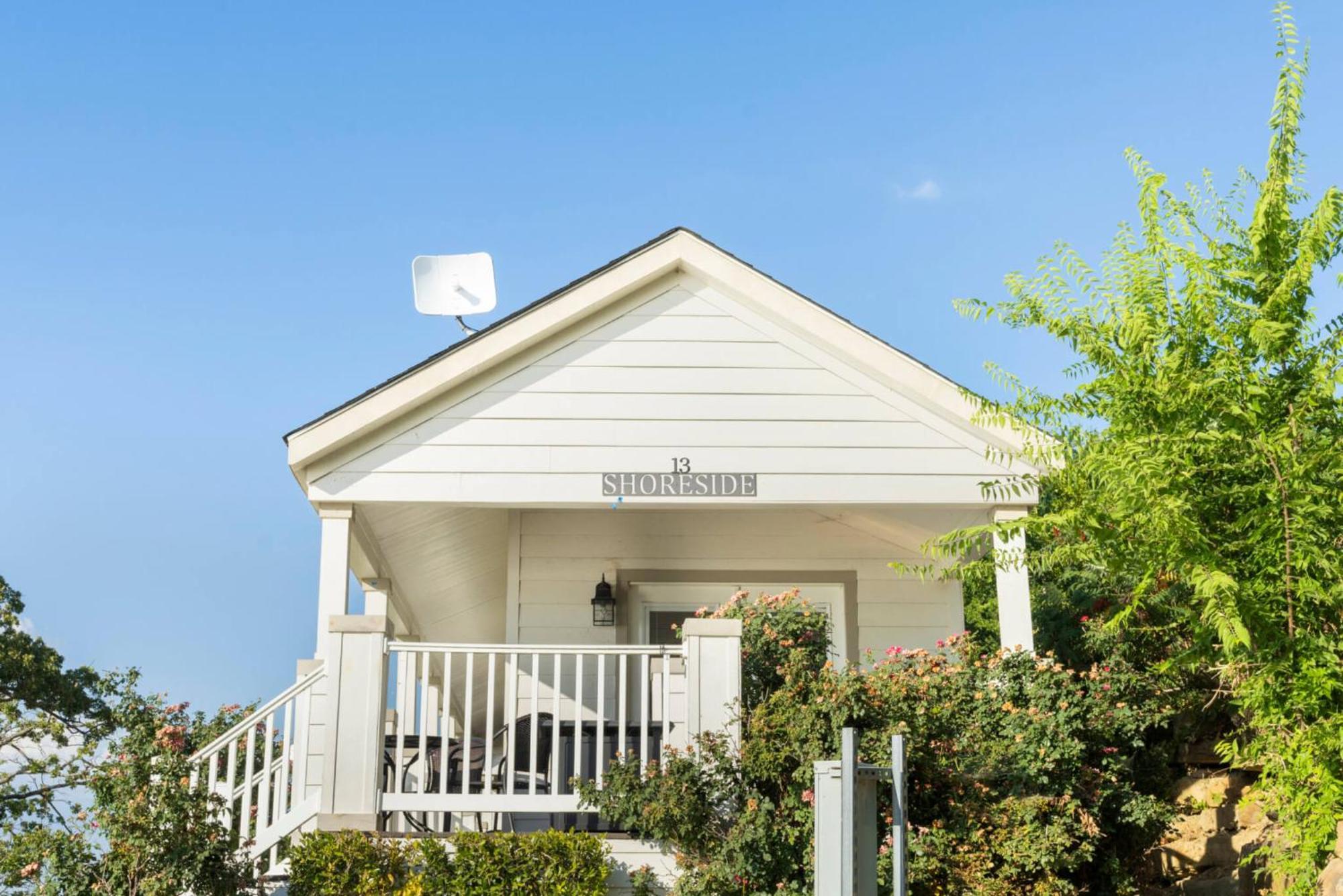 Crosstimbers Marina And Cottages Sperry Extérieur photo